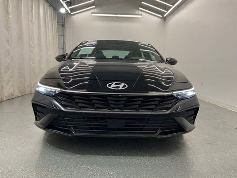 Used 2025 Hyundai Elantra SEL FWD image 3
