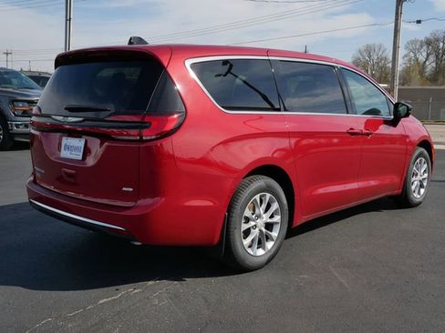 New 2026 Chrysler Pacifica Select image 7