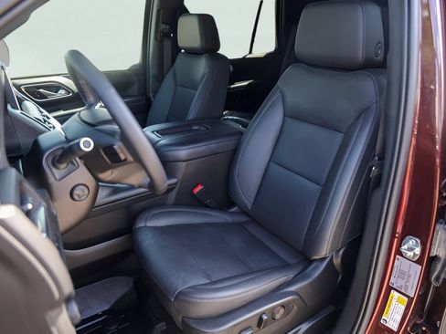 Used 2022 Chevrolet Tahoe Z71 w/ Luxury Package AWD/4WD image 10