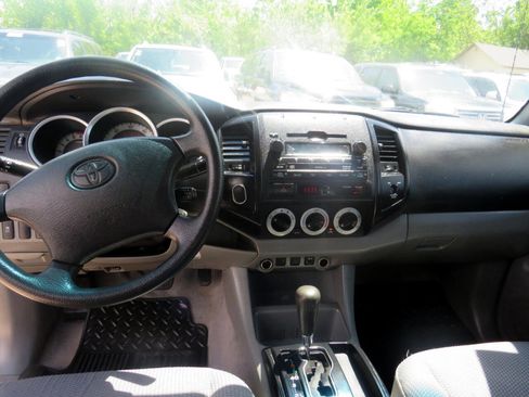 Used 2011 Toyota Tacoma PreRunner image 16
