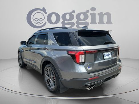 Used 2025 Ford Explorer ST AWD/4WD image 2