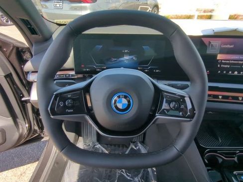 Used 2025 BMW i5 eDrive40i w/ Premium Package RWD image 20