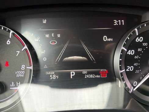 Used 2024 Toyota Highlander XLE AWD/4WD image 32