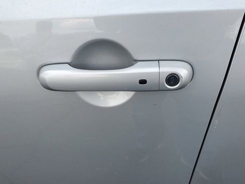 Used 2018 Jeep Renegade Latitude image 11