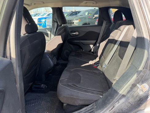 Used 2015 Jeep Cherokee Latitude w/ Cold Weather Group image 4