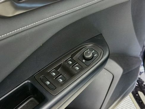 New 2025 Volkswagen Taos SE image 19