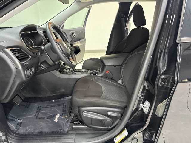 Used 2019 Jeep Cherokee Latitude w/ Popular Appearance Group AWD/4WD image 11