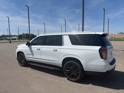 Used 2023 Chevrolet Suburban LT w/ Luxury Package image 17