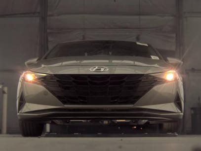 Used 2023 Hyundai Elantra SEL w/ Convenience Package FWD image 3
