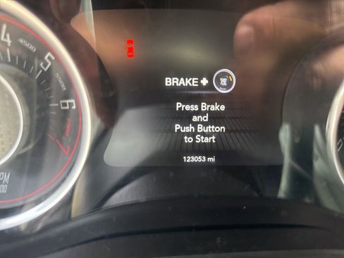 Used 2016 Dodge Challenger SXT RWD image 9
