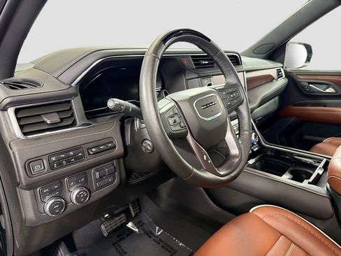 Used 2024 GMC Yukon Denali Ultimate AWD/4WD image 11