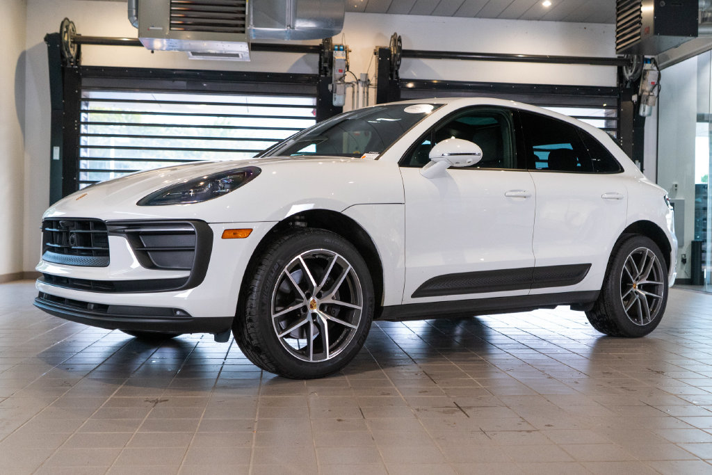 Certified 2023 Porsche Macan AWD/4WD image 1