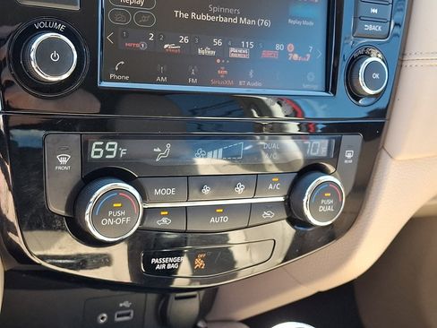 Used 2020 Nissan Rogue SL w/ Premium Package AWD/4WD image 19