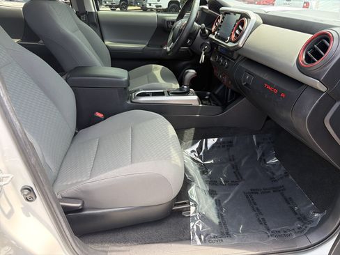Used 2022 Toyota Tacoma SR5 w/ Technology Package RWD image 14
