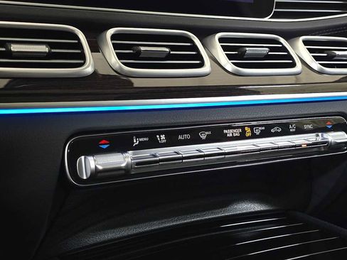 Certified 2025 Mercedes-Benz GLS 450 4MATIC image 32