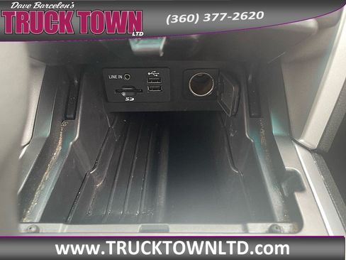 Used 2014 Ford Explorer XLT w/ Equipment Group 202A AWD/4WD image 30