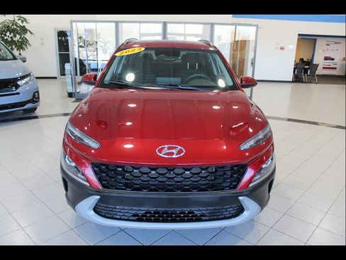 Used 2023 Hyundai Kona SEL AWD/4WD image 2