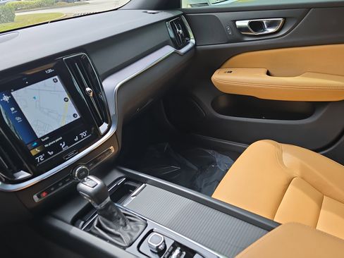 Used 2020 Volvo V60 T5 Cross Country w/ Protection Package Premier image 24