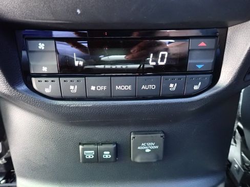 Used 2025 Toyota Sequoia Platinum AWD/4WD image 12