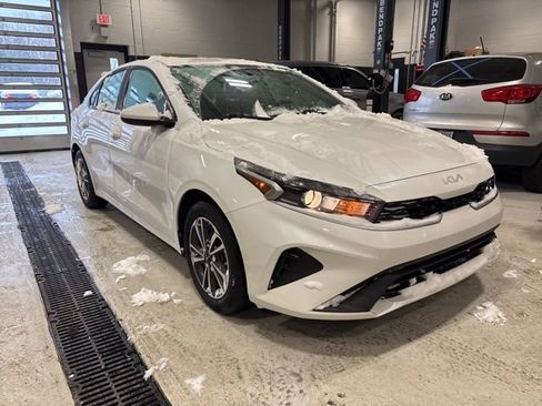 Certified 2023 Kia Forte LXS image 3