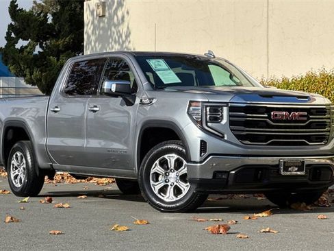 Used 2025 GMC Sierra 1500 SLT image 2