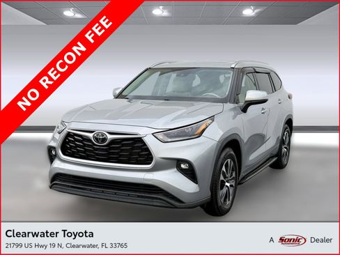 Used 2021 Toyota Highlander XLE FWD image 1