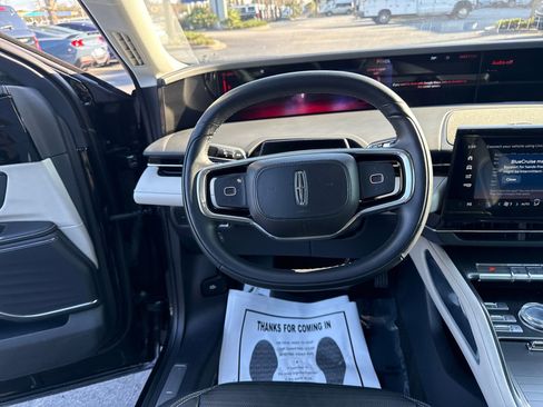 Used 2024 Lincoln Nautilus Reserve image 30