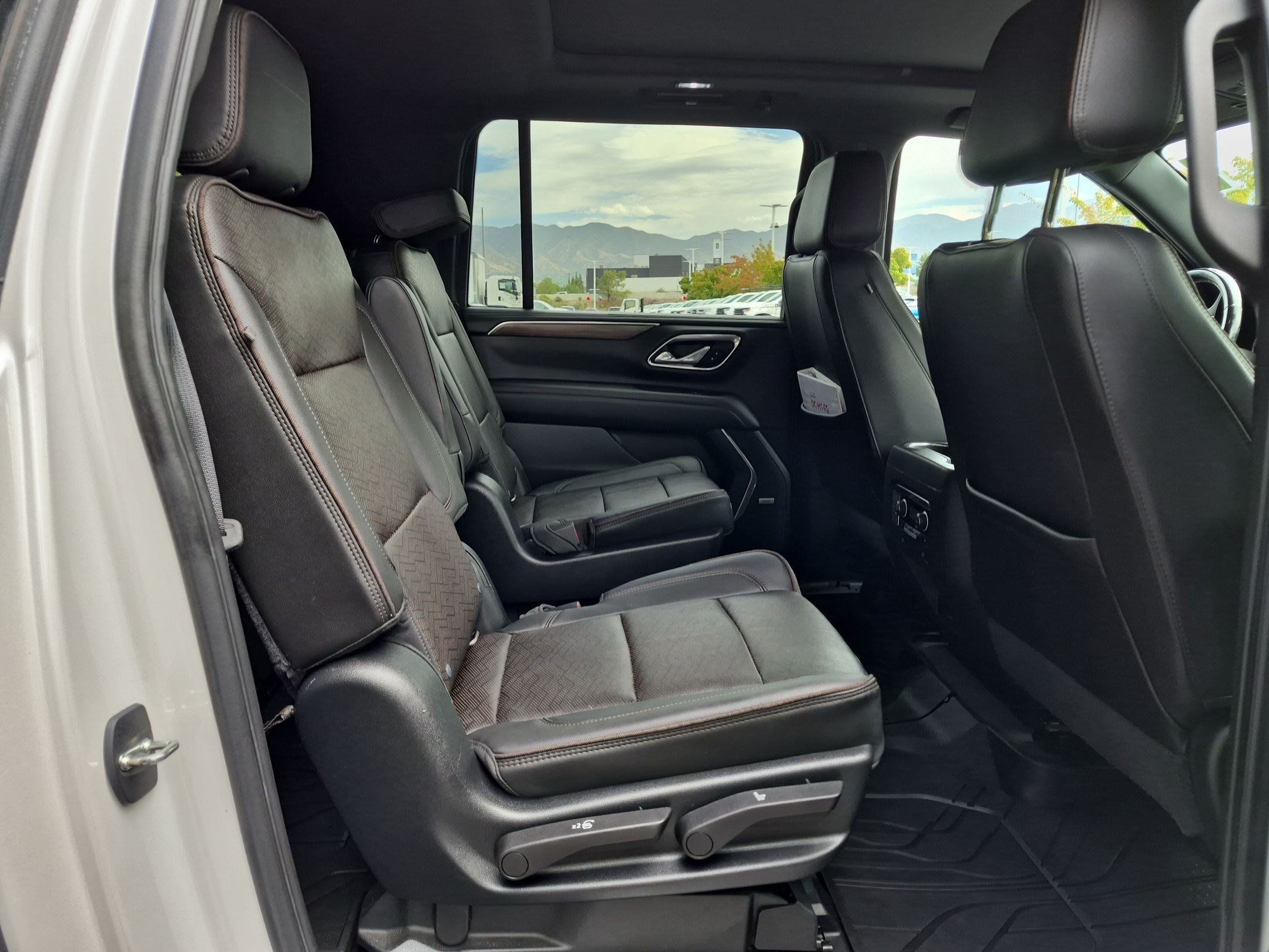 Certified 2021 Chevrolet Suburban High Country w/ Premium Package AWD/4WD image 28