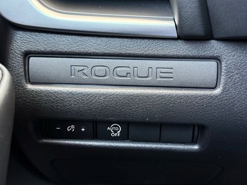 Used 2025 Nissan Rogue S FWD image 36