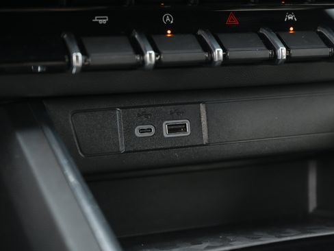 Used 2026 GMC Canyon Elevation image 33