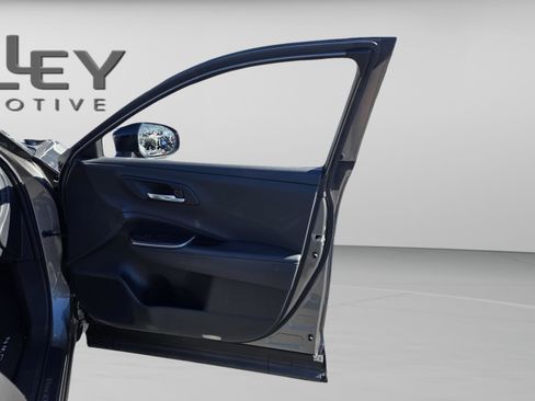 Used 2023 Toyota Crown Platinum image 28