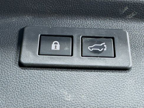 Used 2023 Subaru Forester Premium AWD/4WD image 32