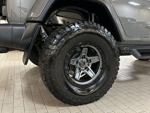 Used 2018 Jeep Wrangler Unlimited Sahara image 12