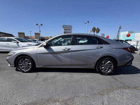 Used 2025 Hyundai Elantra Hybrid FWD image 7
