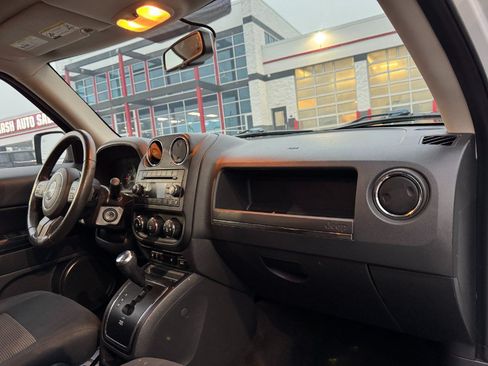 Used 2013 Jeep Patriot Latitude AWD/4WD image 20