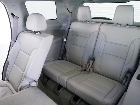 Used 2023 GMC Acadia SLT image 17