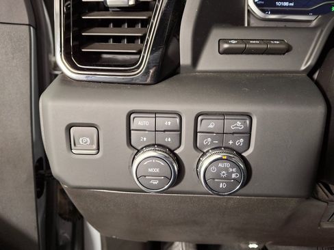 Used 2024 GMC Sierra 2500 AT4 w/ AT4 Premium Plus Package image 16