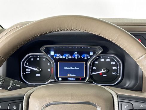 Used 2021 GMC Yukon Denali w/ Denali Premium Package image 10