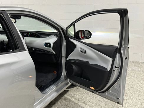 Used 2017 Toyota Prius Four w/ Premium Convenience Package image 38