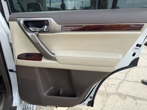 Used 2010 Lexus GX 460 image 18