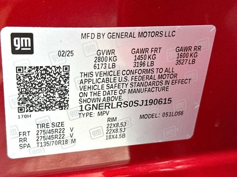 Used 2025 Chevrolet Traverse RS FWD image 22
