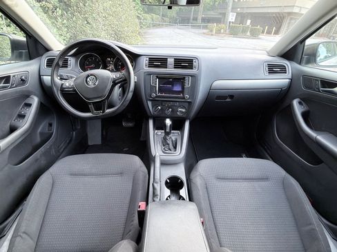 Used 2016 Volkswagen Jetta SE FWD image 29