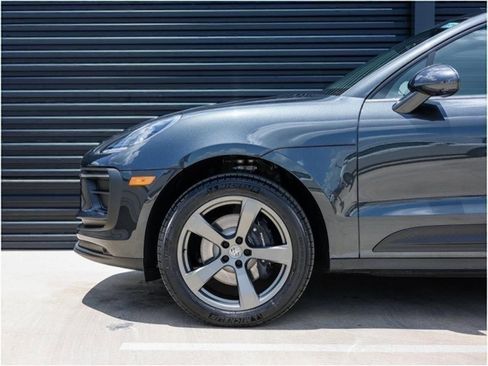 Certified 2025 Porsche Macan image 11