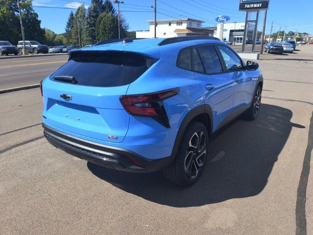 Used 2024 Chevrolet Trax RS w/ Driver Confidence Package FWD image 3