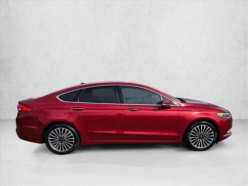 Used 2017 Ford Fusion SE w/ Fusion SE Technology Package FWD image 4