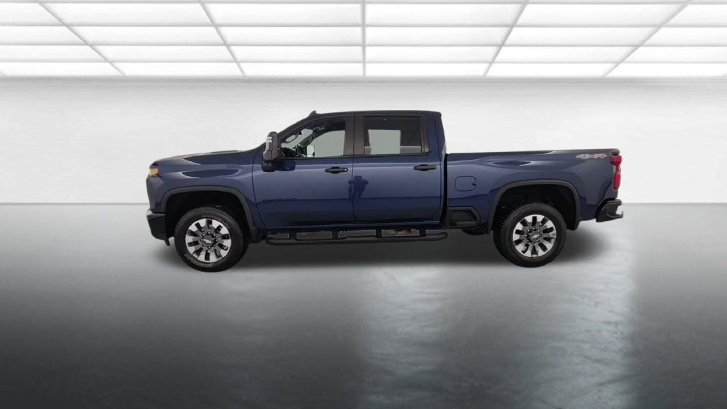 Used 2022 Chevrolet Silverado 2500 Custom w/ Custom Value Package AWD/4WD image 5