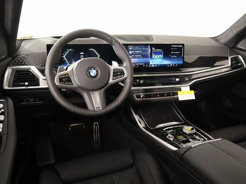 New 2025 BMW X7 xDrive40i w/ M Sport Package image 2