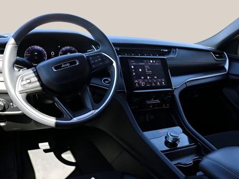 Used 2024 Jeep Grand Cherokee L Laredo image 14