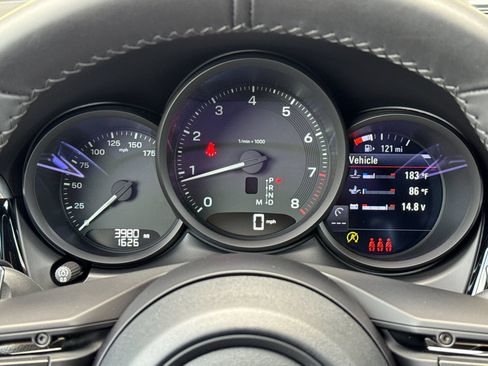 Certified 2026 Porsche Macan AWD/4WD image 30