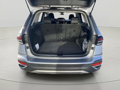 Used 2025 Volkswagen Taos SE w/ Panoramic Sunroof Package image 11